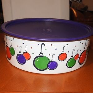 Tupperware one touch snack container